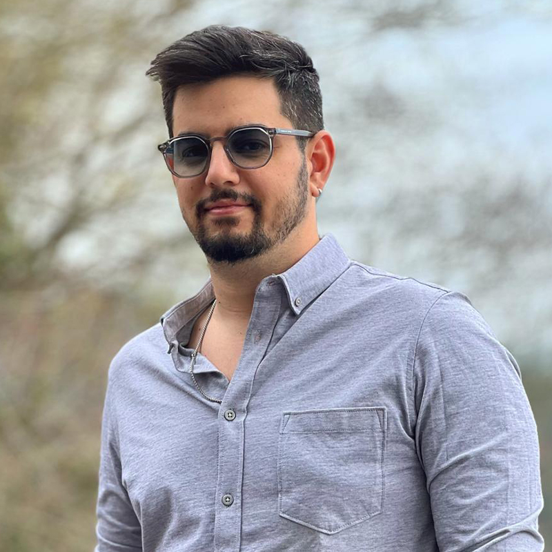 Mor Roziyo - Founder of Black Parrot Studio